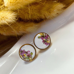 Kolczyki wkrętki z kwiatami smagliczki piękna biżuteria handmade