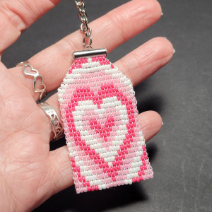 Brelok "Serce" tkany ręcznie z koralików szklanych Preciosa