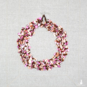 6994 Eteryczny Róż – Naszyjnik Boho z Naturalnych Muszelek