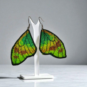 Haftowane kolczyki skrzydła motyla w zieleni