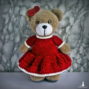 Szydełkowy miś 32cm w bordowej sukience (na zamówienie)