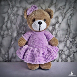 Szydełkowy miś 32cm w jasnofioletowej sukience (na zamówienie)