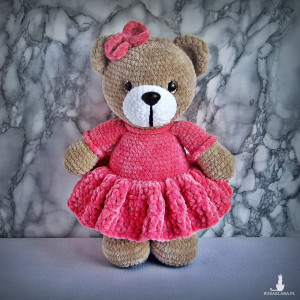 Szydełkowy miś 32cm w koralowej sukience (na zamówienie)