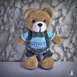 Szydełkowy miś Wojtuś 32cm w szarych spodenkach (na zamówienie)