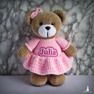 Szydełkowy miś Julia 32cm w jasnoróżowej sukience (na zamówienie)