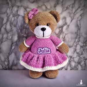 Szydełkowy miś Julia 32cm we wrzosowej sukience (na zamówienie)