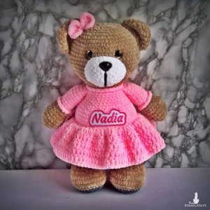 Szydełkowy miś Nadia 32cm w różowej sukience (na zamówienie)