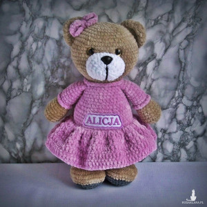 Szydełkowy miś Alicja 32cm we wrzosowej sukience (na zamówienie)