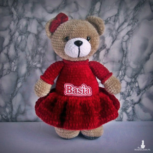 Szydełkowy miś Basia 32cm w bordowej sukience (na zamówienie)