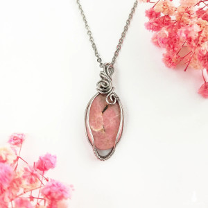 Naszyjnik Rodonit stal chirurgiczna wisiorek handmade wirewrapping
