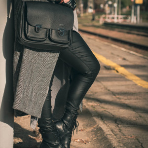 Teczka klasyczna czarno-czarna TORBA skórzana A4