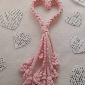 Małe serce makramowe - idealne na walentykowy prezent dla ukochanej osoby