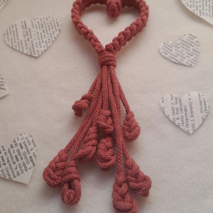 Małe serce makramowe - idealne na walentykowy prezent dla ukochanej osoby