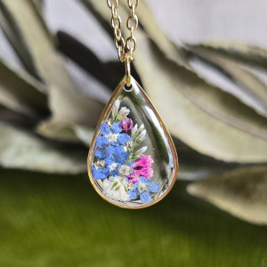 Złota zawieszka złoty wisiorek kwiat naszyjnik żywica z żywicy kwiaty łezka łza niezapominajka niezapominajki