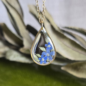 Złota zawieszka złoty wisiorek kwiat naszyjnik żywica z żywicy kwiaty łezka łza niezapominajka niezapominajki