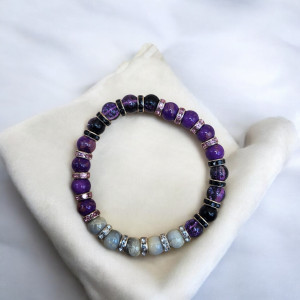 Bransoletka koralikowa – fioletowo-szara z ozdobnymi przekładkami
