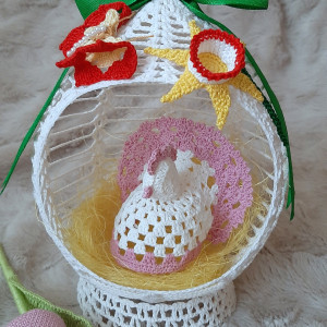 Szydełkowy wielkanocny stroik