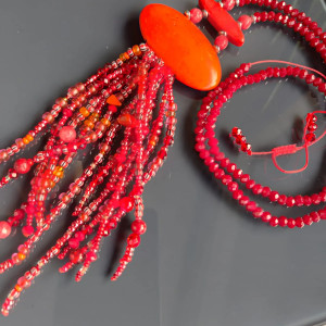 Naszyjnik Długi Sznur Czerwonych Korali Z Frędzlami
