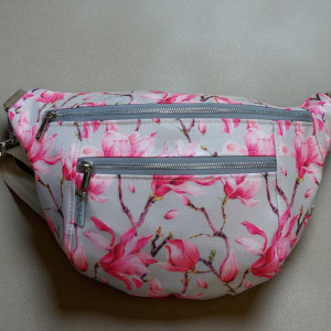 big nerka wodoodporna magnolie na szarym