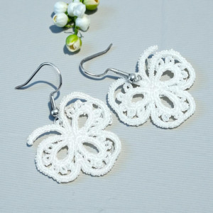 Haftowane kolczyki koronkowe koniczynki -białe