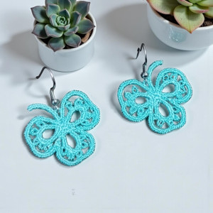 Haftowane kolczyki koronkowe koniczynki - jasnoniebieskie
