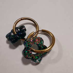 Zielone brokatowe kolczyki kwiatki