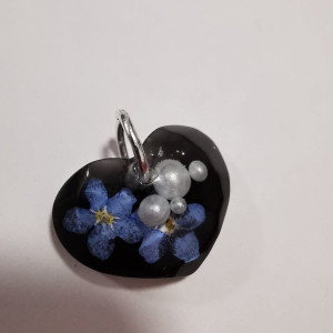 Naszyjnik niezapominajkami z perłami