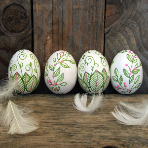 Drewniane pisanki - zestaw 4 jajek, biało-zielone