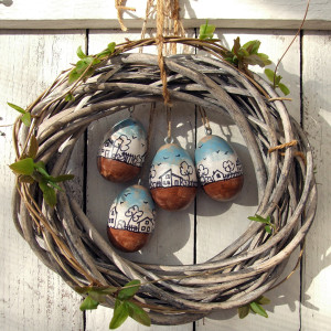 Drewniane pisanki z zawieszką, ręcznie malowane - 4 sztuki