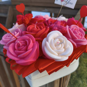 Walentynkowy Candle Flower box XL wykonany z naturalnych świec sojowych z aromatem