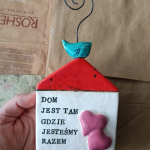 Domek z sentencją i z sercami