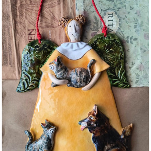 Anioł z owczarkiem niemieckim i 2 kotami