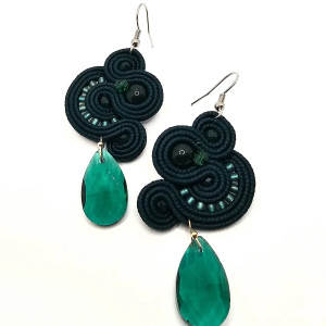 Ciemnozielone kolczyki sutasz z jadeitem