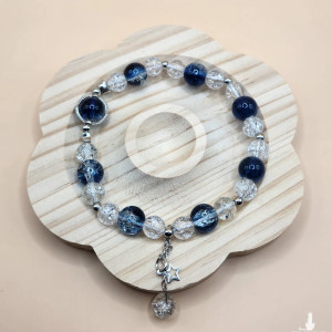Bransoletka w odcieniach granatu i kryształu ze srebrną zawieszką