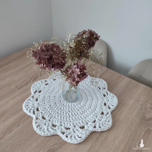 Podkładka szydełkowa ze sznurka na stolik kawowy 46cm