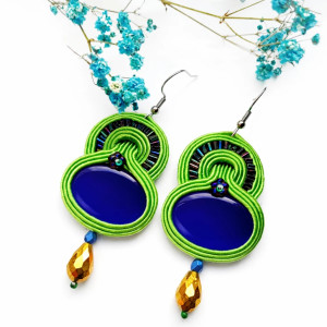 Azura - Wiosenne kolczyki sutasz. Chabrowy kaboszon i zieleń.