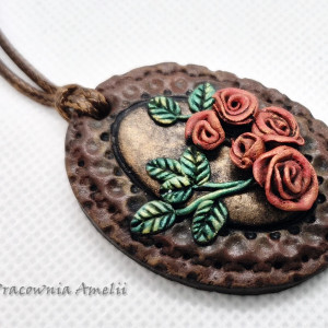 polymer clay czerwone róże wisior