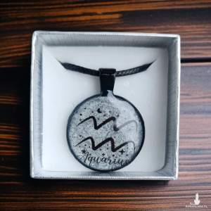 Naszyjnik z żywicy znak zodiaku Wodnik