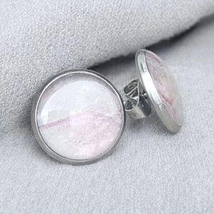 Kolczyki sztyfty z żywicy w pastelowym różu