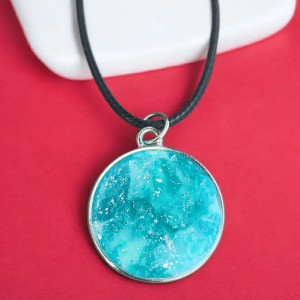 Turkusowy Ręcznie Robiony Wisiorek z Żywicy