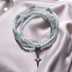 Ręcznie robiona bransoletka z drobnych koralików z motywem gwiazdy