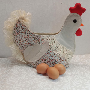 Kura na jajka, owoce, ozdoba do kuchni