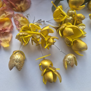 Kolczyki lekkie kwiaty kolor złoty