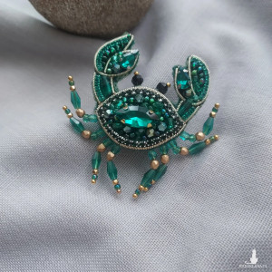 Broszka KRAB w kolorze szmaragdowym