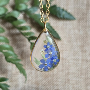 Złota zawieszka złoty wisiorek kwiat naszyjnik żywica z żywicy kwiaty łezka łza niezapominajki