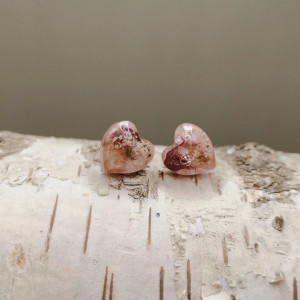 Różane Serduszka – kolczyki z żywicy z zatopionymi kwiatami