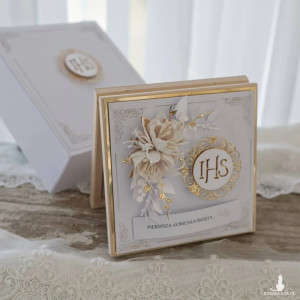 Kartka na komunię dla chłopca i dziewczynki z torebką prezentową