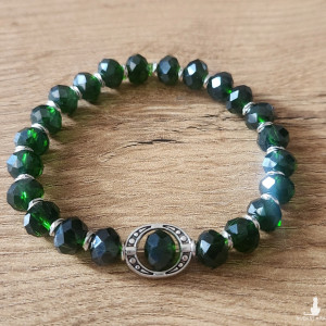 Bransoletka z zielonych koralików – elegancka, elastyczna