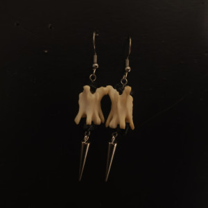 Kolczyki z kręgami kuny oraz kolcem