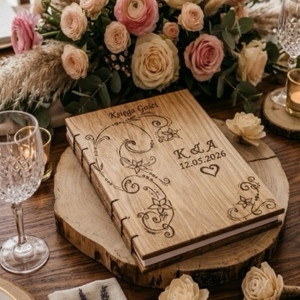 Drewniana księga gości